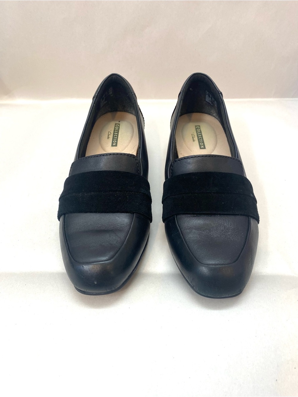 CLARKS COLLECTION Women's size 6M Black Leather Slip-On Cushioned Loafers